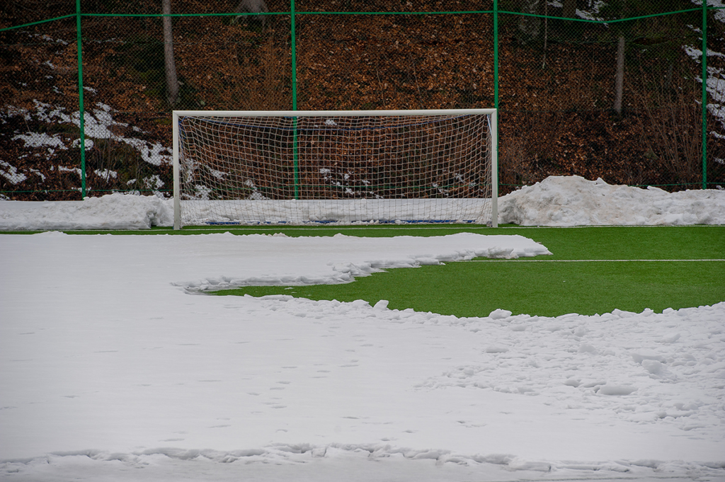 Does Snow Melt Faster on Artificial Turf or Grass? ReTurf